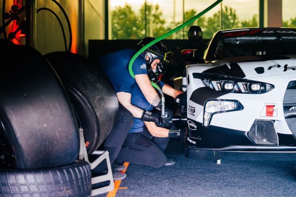 Showevent zur Eröffnung: auch die Autos werden in Szene gesetzt