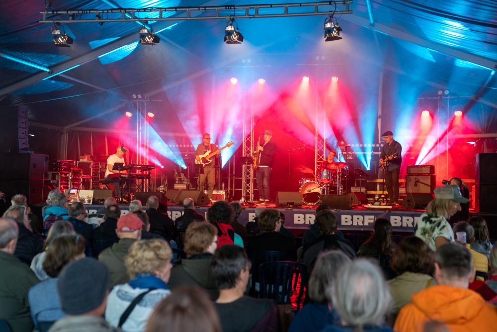 Sänger Sebastian Gahler auf der Bühne des Eupen Musik Marathon