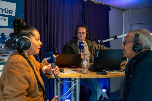 Eupen Musik Marathon - Sonntag - Yarima Blanco mit Moderator Olivier Krickel