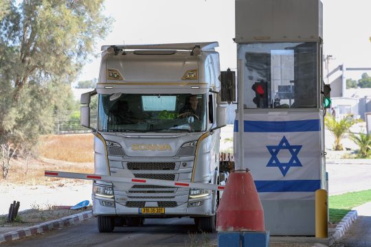 Lkw mit humanitärer Hilfe für den Gazastreifen