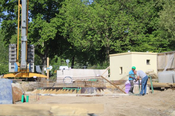 Arbeiter am Freibad Hangeweiher