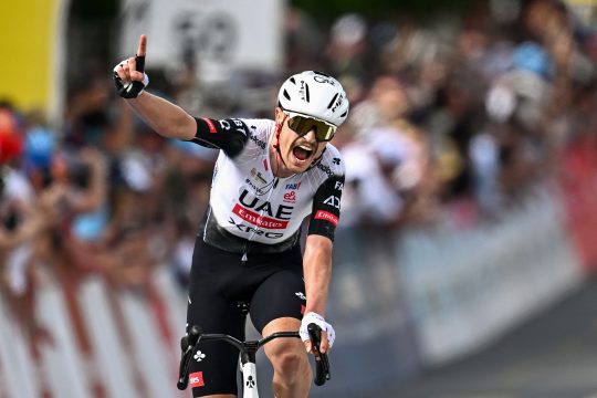 Jay Vine gewinnt die dritte Etappe der Tour de Romandie