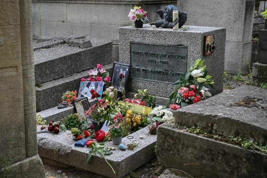 Das Grab von Jim Morrison auf dem Friedhof Père-Lachaise in Paris