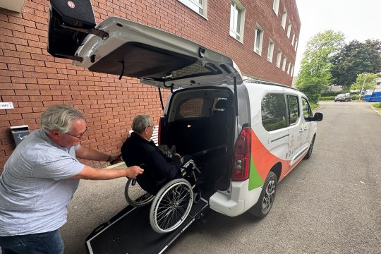 Das neue rollstuhlgerechte Fahrzeug des Josephine-Koch-Service Eupen