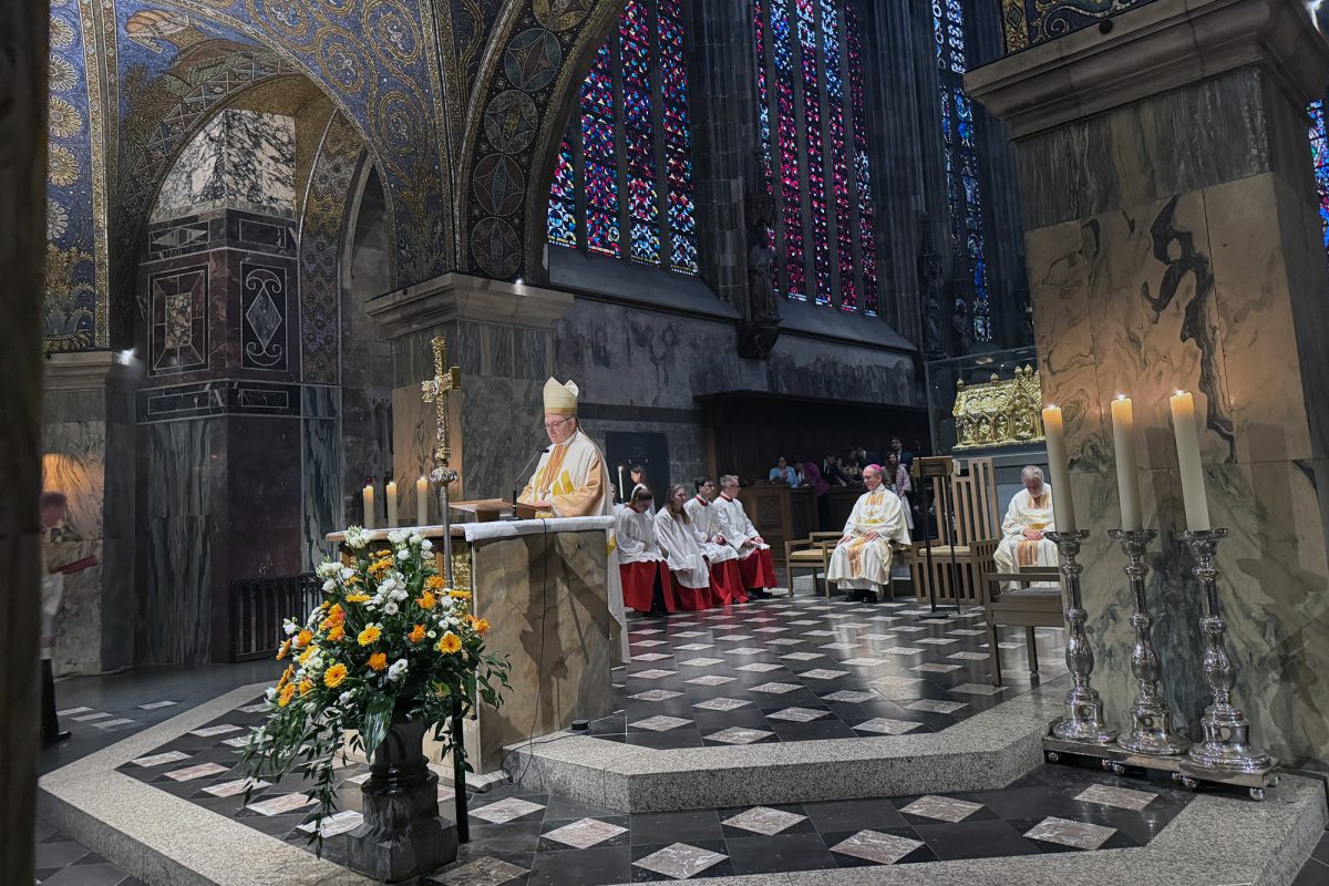 Der Aachener Bischof Helmut Dieser bei der Messe zur Karlspreis-Verleihung im Aachener Dom