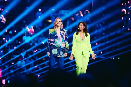 Die beiden Moderatorinnen Hazel Brugger und Sandra Studer