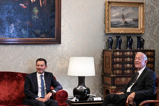 Der portugiesische Ministerpräsident Luis Montenegro bei einem Treffen mit dem portugiesischen Präsidenten Marcelo Rebelo