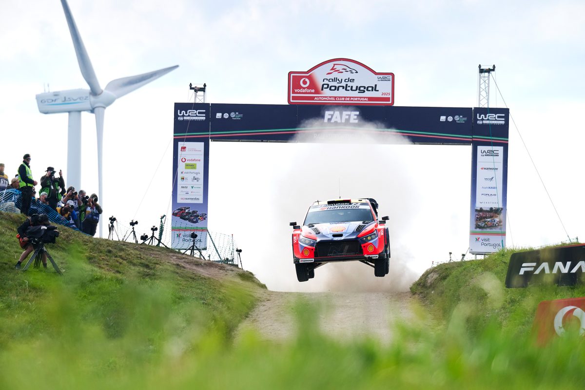 Thierry Neuville und Martijn Wydaeghe bei dem berühmten Sprung der WP "Fafe"