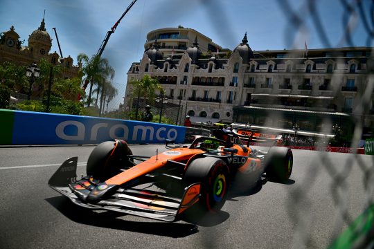 Lando Norris im McLaren in den Straßen von Monaco