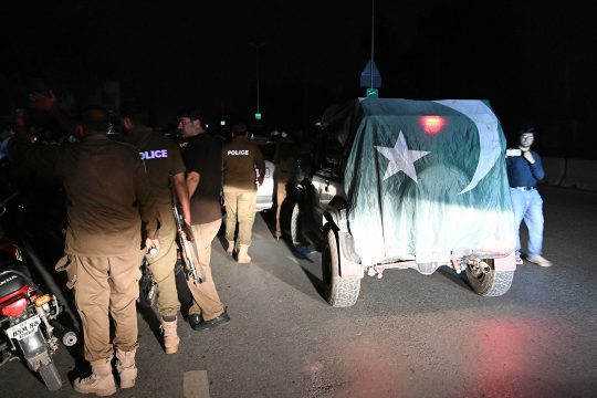 Pakistanische Sicherheitsleute am Militärstützpunkt Nur Khan