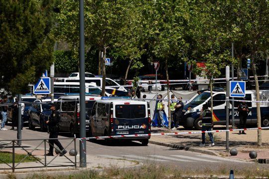 Polizeifahrzeuge am Tatort