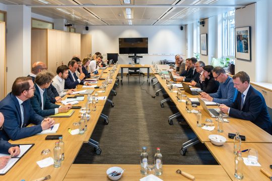 Interministerielles Treffen in Brüssel zur geplanten föderalen Arbeitsmarktreform: Alle Minister sitzen zusammen
