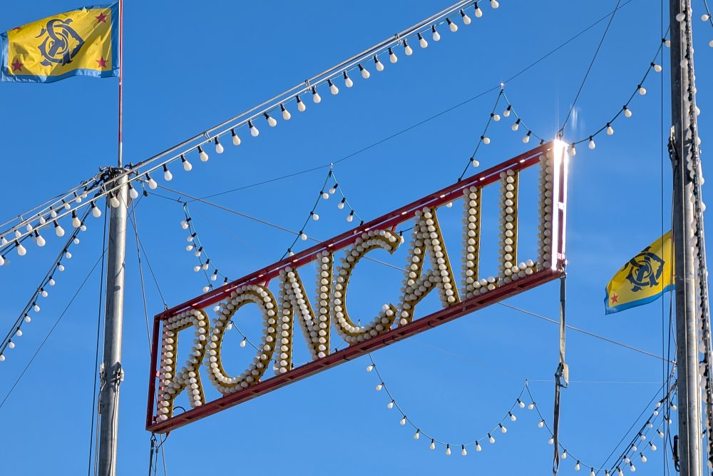 Circus Roncalli schlägt seine Zelte auf dem Aachener Bendplatz auf