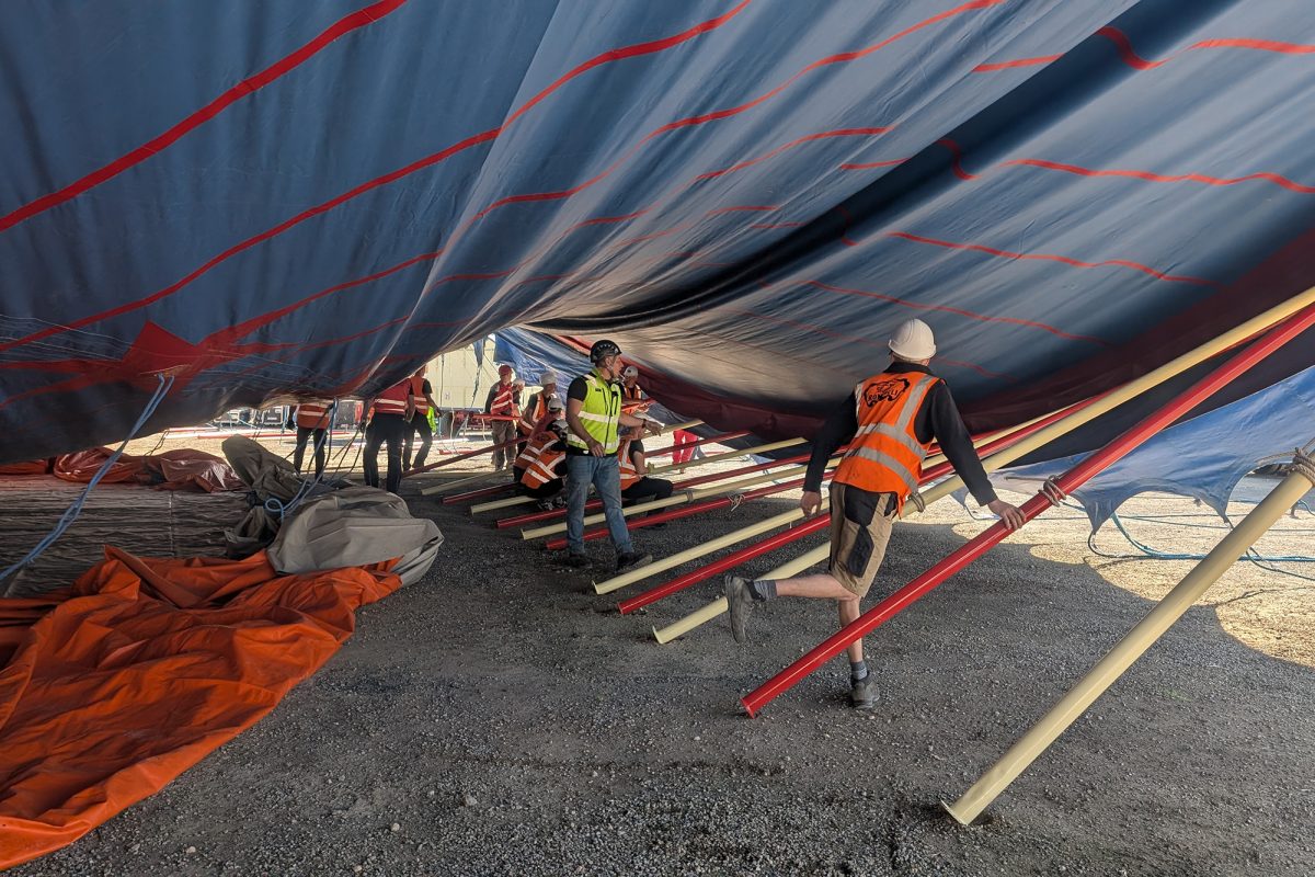 Aufbauarbeiten des Circus Roncalli in Aachen
