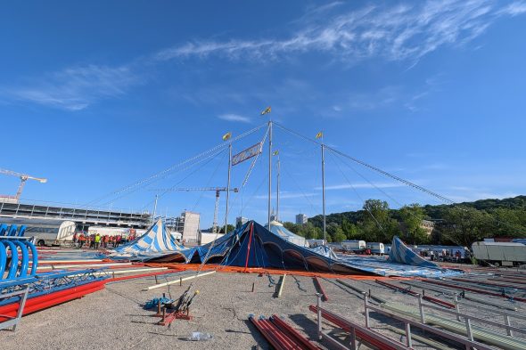 Aufbauarbeiten des Circus Roncalli in Aachen