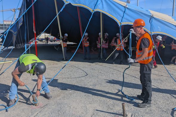 Aufbauarbeiten des Circus Roncalli in Aachen