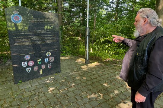 Der Historiker Dr. Herbert Ruland am Dreiländerpunkt