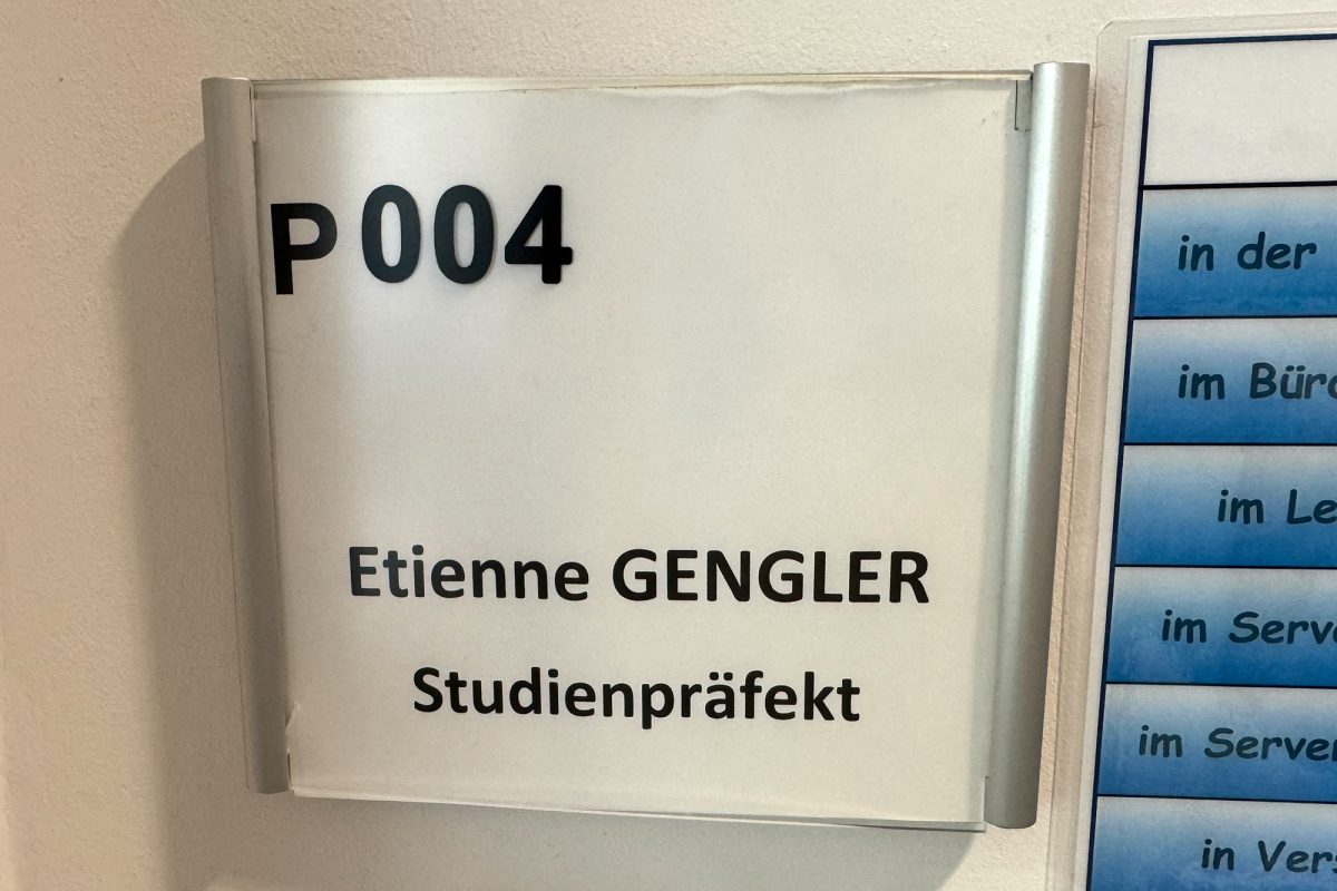 Türschild des Studienpräfekten am KAE