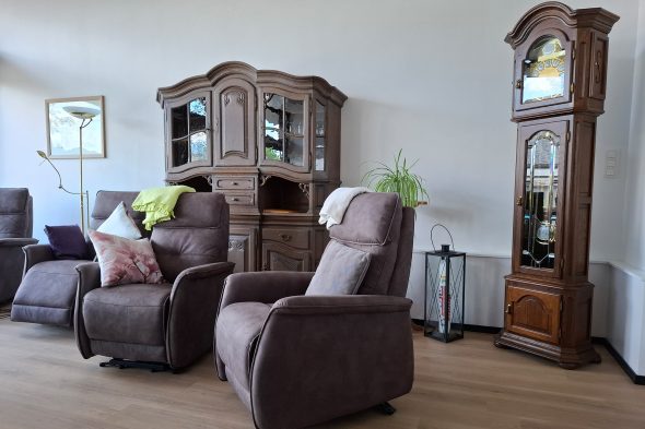 Zwei gemütliche Sessel im Senioren-Dorfhaus in Hünningen