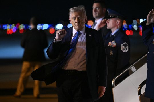 US-Präsident Donald Trump nach der Landung mit der Air Force One in Palm Beach am 1. Mai