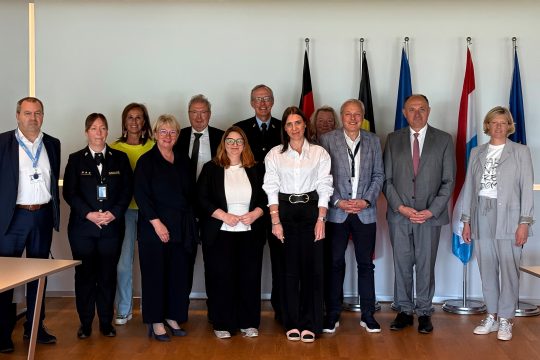 Die Vertreter des Wirtschaftsausschusses der Großregion posieren für ein Gruppenfoto