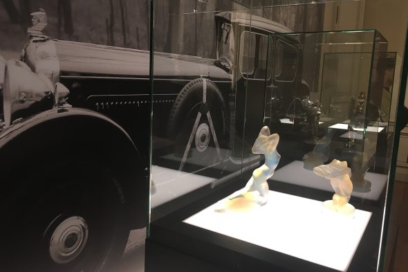 Art-Déco-Skulpturen in der Ausstellung