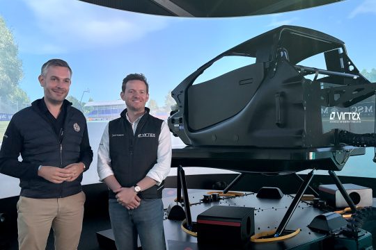 Rennstrecken-Direktor Amaury Bertholomé und Julien Gillard von Virtex