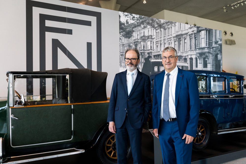 Julien Compere, CEO der FN Browning Group, und der wallonische Minister Pierre-Yves Jeholet