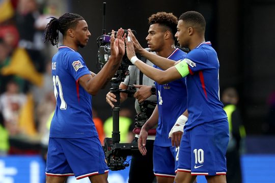 Michael Olise (l.) und Kylian Mbappé (r.) erzielten die Treffer gegen Deutschland