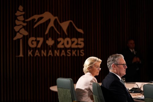 EU-Kommissionspräsidentin Ursula von der Leyen und der britische Premierminister Keir Starmer beim G7-Treffen in Kanada