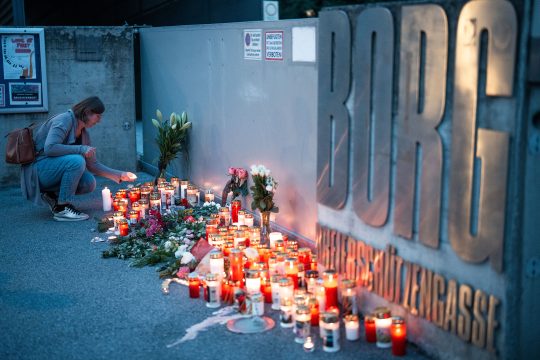 Kerzen vor der Schule in Graz