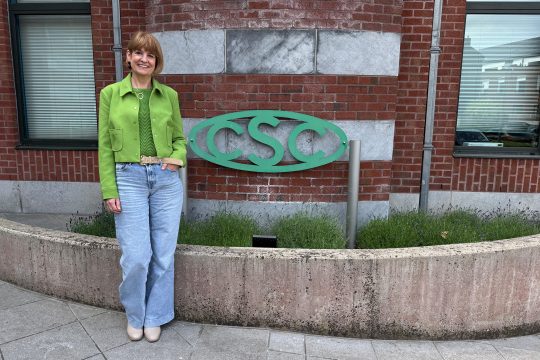 Isabelle Debroux vor der CSC-Zentrale in Verviers