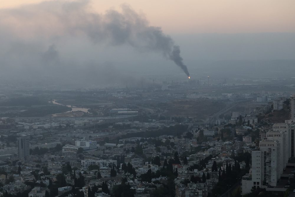 Iranischer Raketenangriff auf israelische Hafenstadt Haifa am 16. Juni 2025