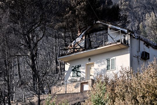 Bei den heftigen Waldbränden wurden auch auch zahlreiche Häuser ein Opfer der Flammen