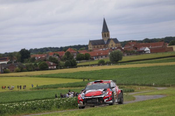 Stéphane Lefebvre fährt in seinem Rallyefahrzeug