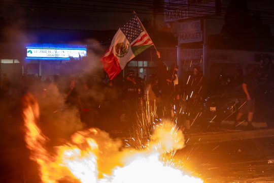 Ausschreitungen zwischen Demonstranten und der Polizei in Los Angeles