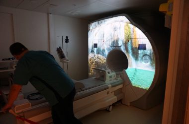 In der Klinik St. Josef in St. Vith ist das neue MRT-Gerät feierlich eingeweiht worden