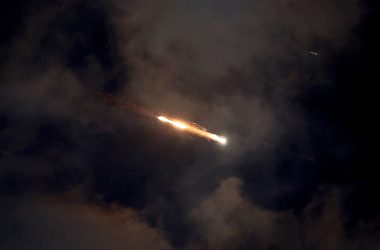 Rakete über der israelischen Küstenstadt Netanya