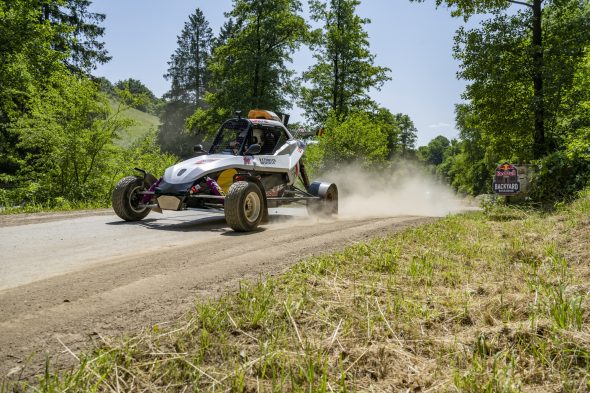 Neuville_BackYardSession_RedBull10