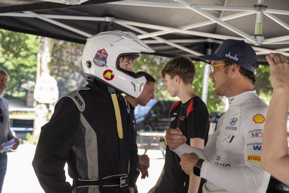Neuville_BackYardSession_RedBull3