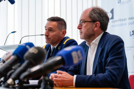 Pressekonferenz nach dem großen Polizeieinsatz in Peterbos