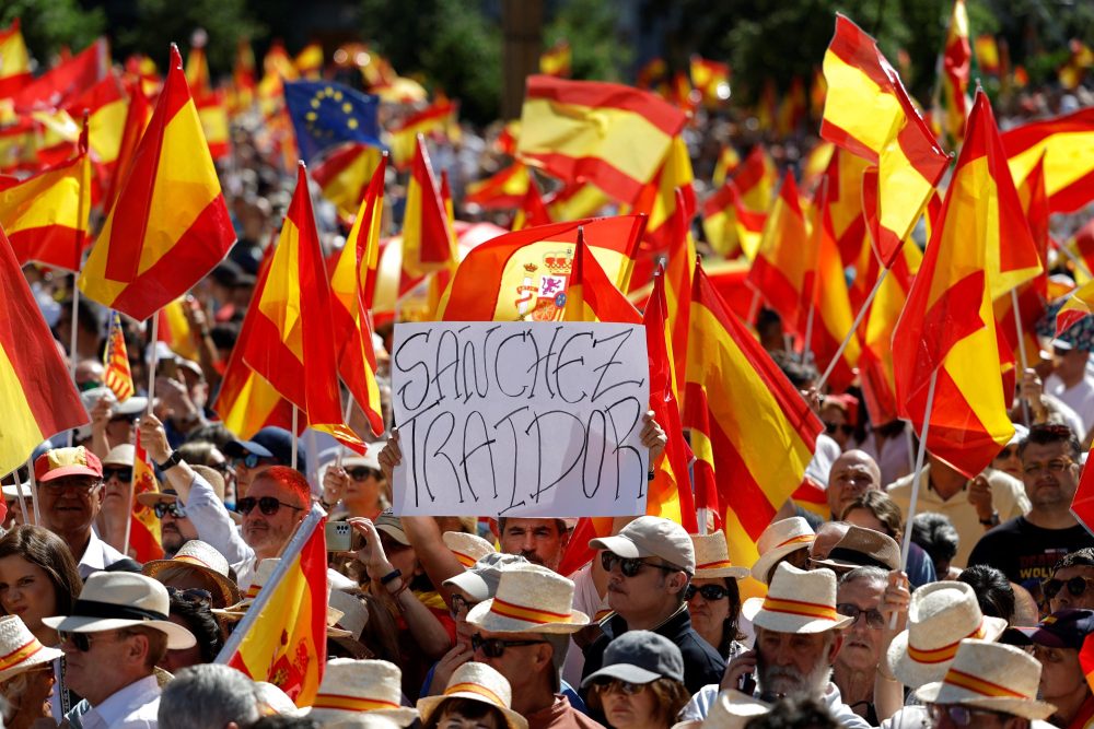 Proteste gegen Spaniens Regierungschef Sanchez in Madrid