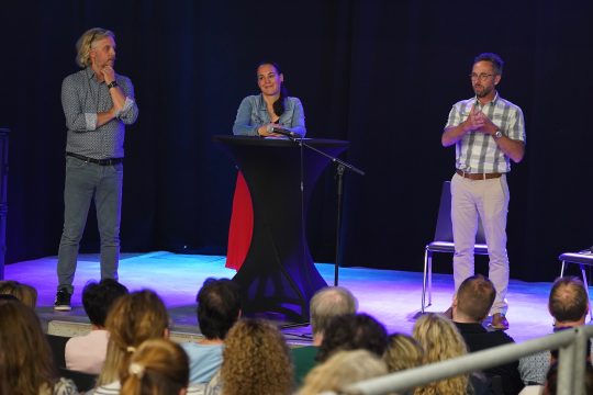 Geschäftsführer Christophe Ponkalo, Ministerin Lydia Klinkenberg und Francis Offermann, der Präsident des Verwaltungsrats der SOS-Hilfe VoG