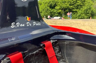 Altes Formel-Fahrzeug mit dem Namen Van De Poele