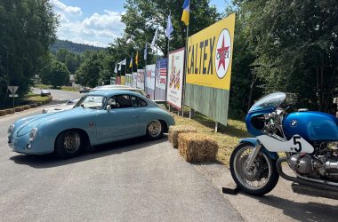 Alte Autos und Motorräder