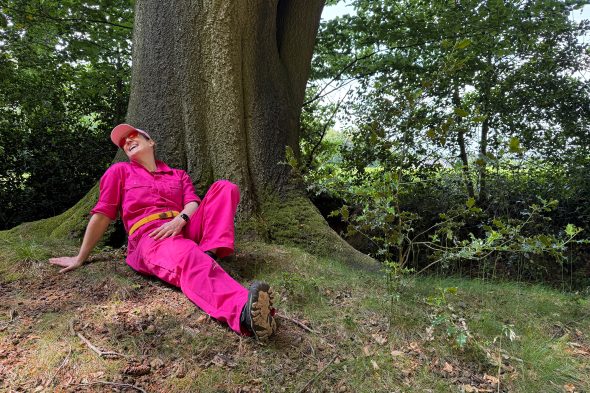 Evelyne Verhellen unter der Buche