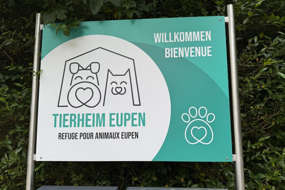 Tierheim Eupen: Schild am Eingang
