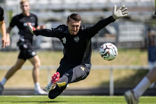 Tom Roufosse während einer Trainingseinheit auf dem Platz