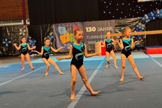 Junge Mädchen bei einer Performance