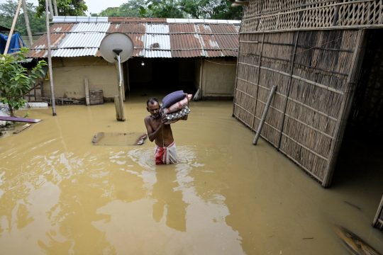 Überschwemmung in Indien (Bild: Biju Boro/AFP)